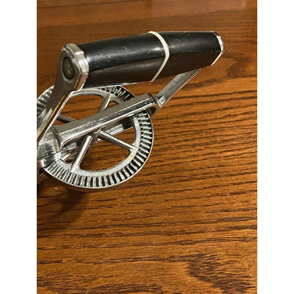 Unbranded vintage hand